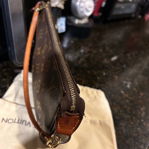 Louis Vuitton Pouchette accessories in monogram🤎🧡 - Picture 2 of 15